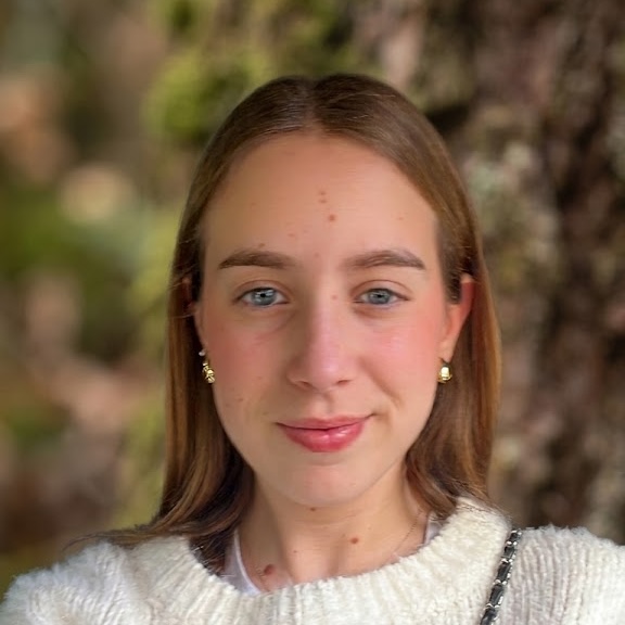 Emma · Junior Developer