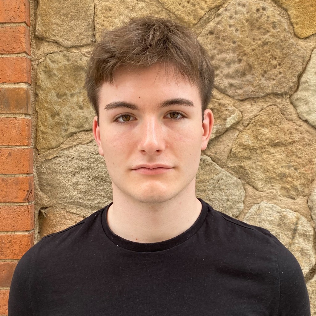 Tomas · Junior Developer